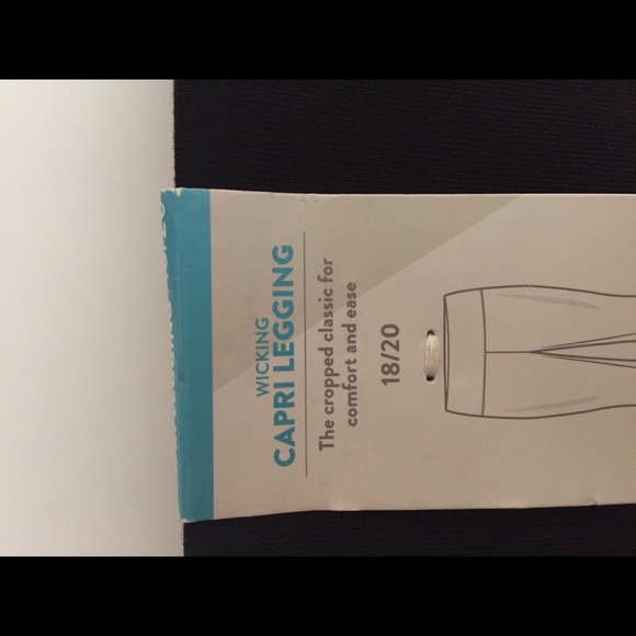 Lane Bryant Wicking Active Capri Legging - NWT - Picture 4 of 5